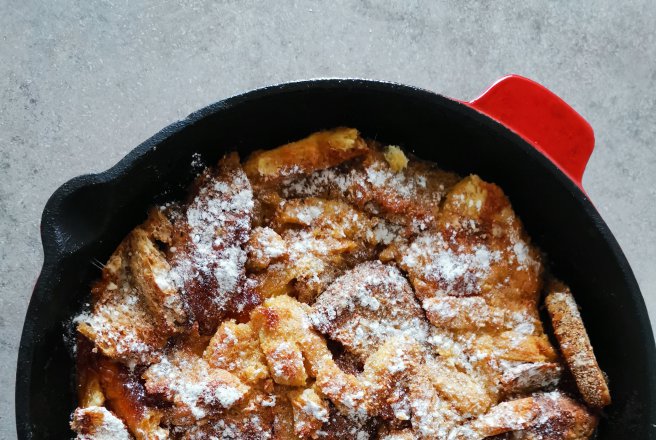 Desert budinca de paine cu marmelada si whiskey