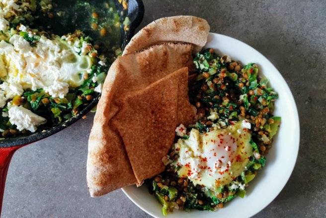 Shakshuka (tocanita nord-africana) cu spanac, linte si branza Feta