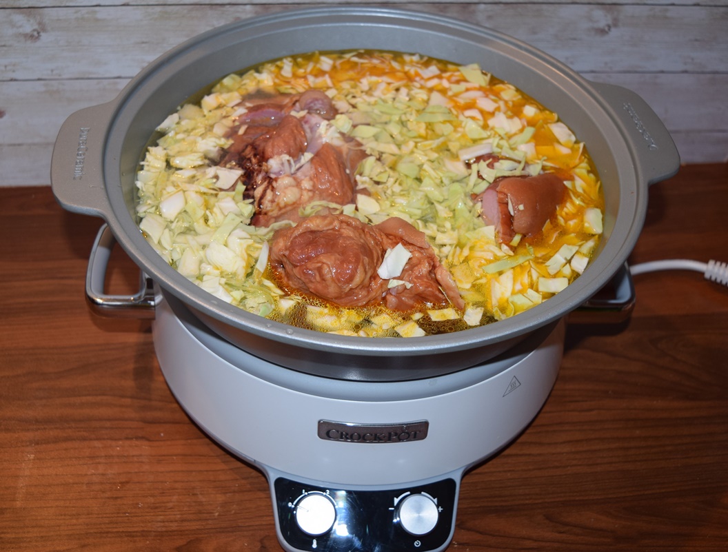 Ciorba ardeleneasca de varza cu ciolan, la slow cooker Crock-Pot 6L Duraceramic