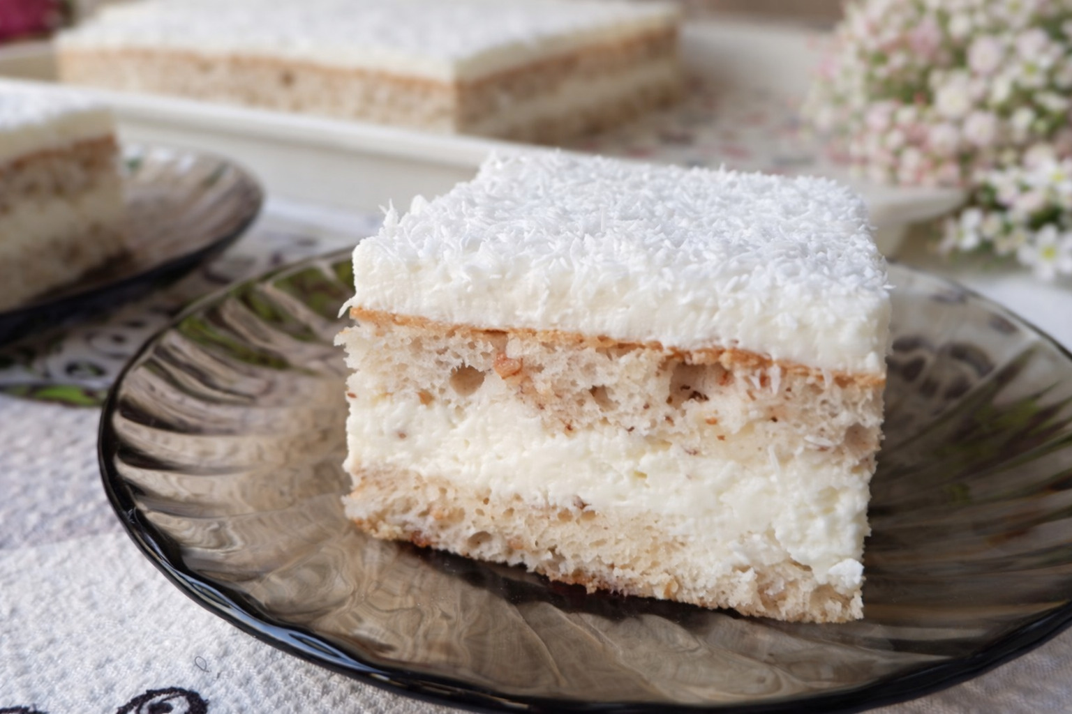 Desert prajitura cu migdale si crema de cocos