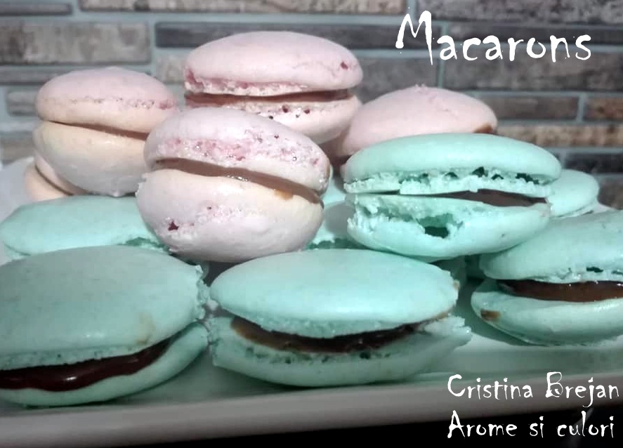 Desert macarons in cuptor pe gaz