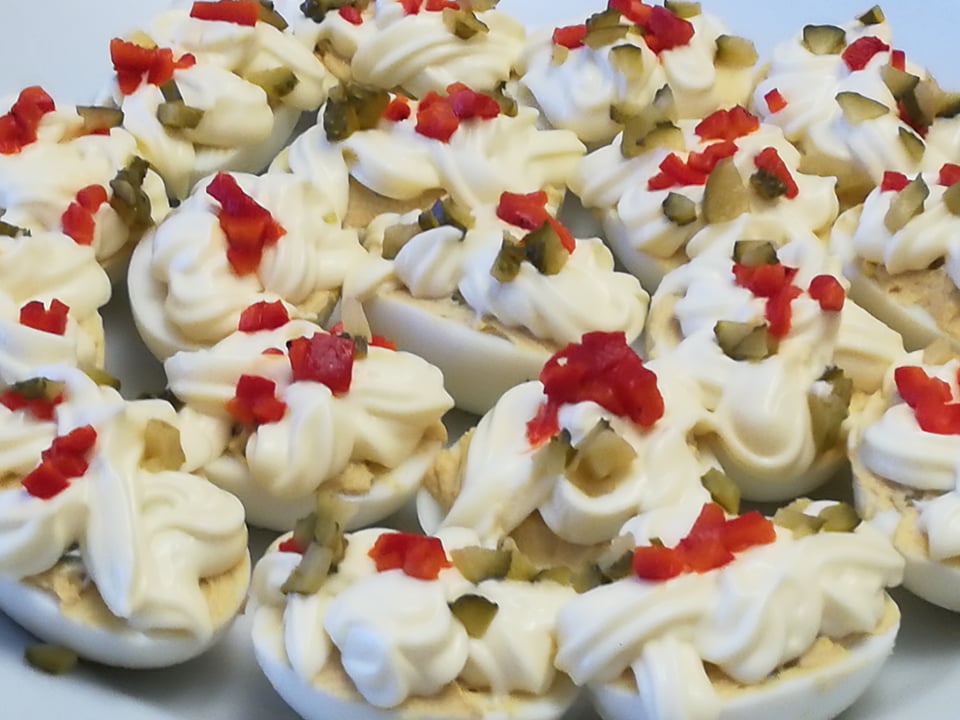 Aperitiv oua umplute cu pate de rata