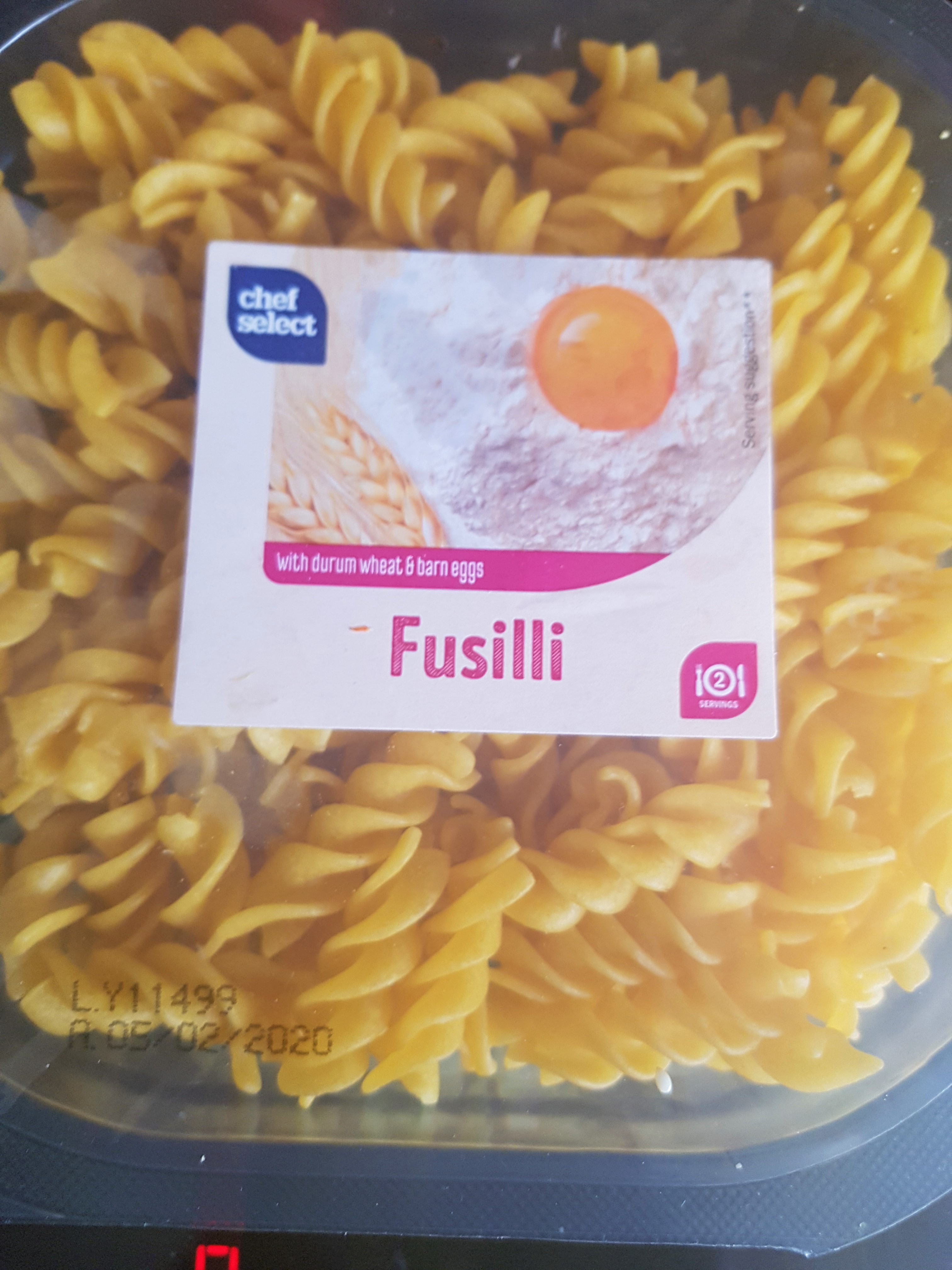 Salata calda cu fusilli, fasole verde si carnita de vitel