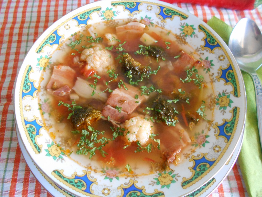 Ciorba de conopida, broccoli si afumatura