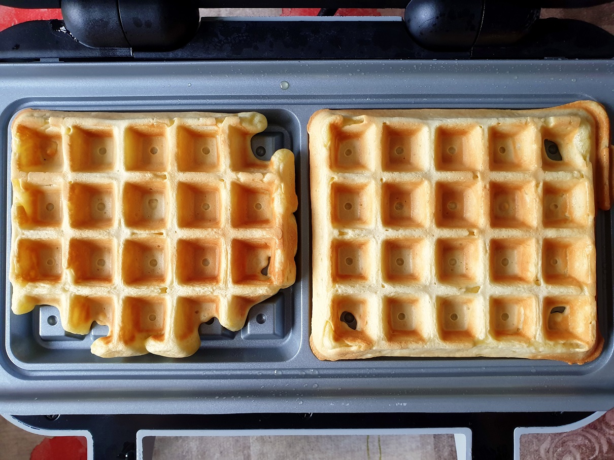 Desert gofre cu chefir in compozitie la aparatul Waffle Maker Duraceramic Breville