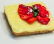 Desert tarta cu biscuiti, crema de vanilie si capsuni-4