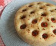 Focaccia pufoasa cu rosii cherry si usturoi-15