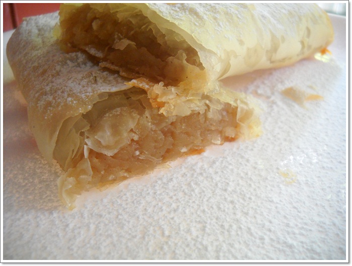 Strudel cu mere/piersici