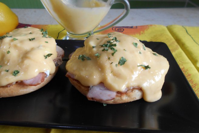 Aperitiv oua Benedict