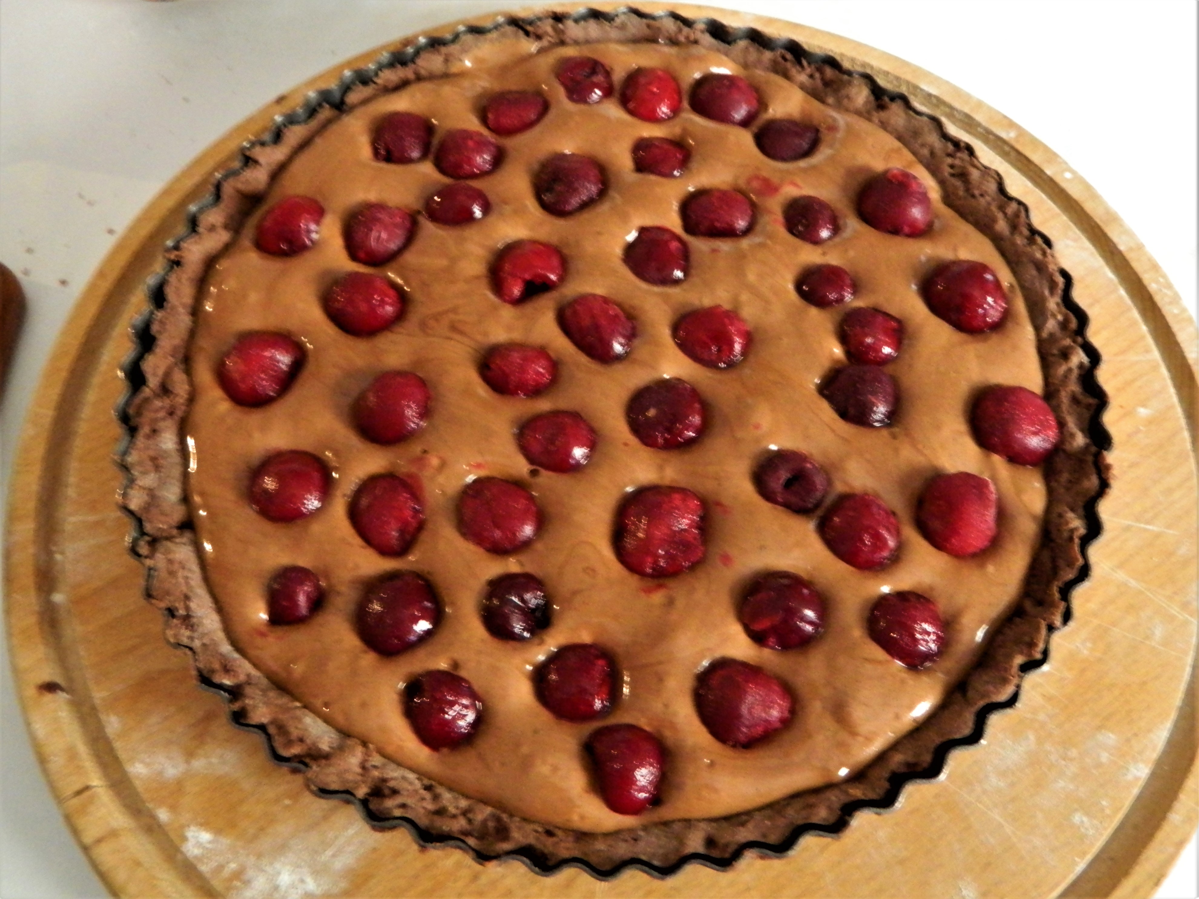 Desert tarta cu crema de ciocolata si visine