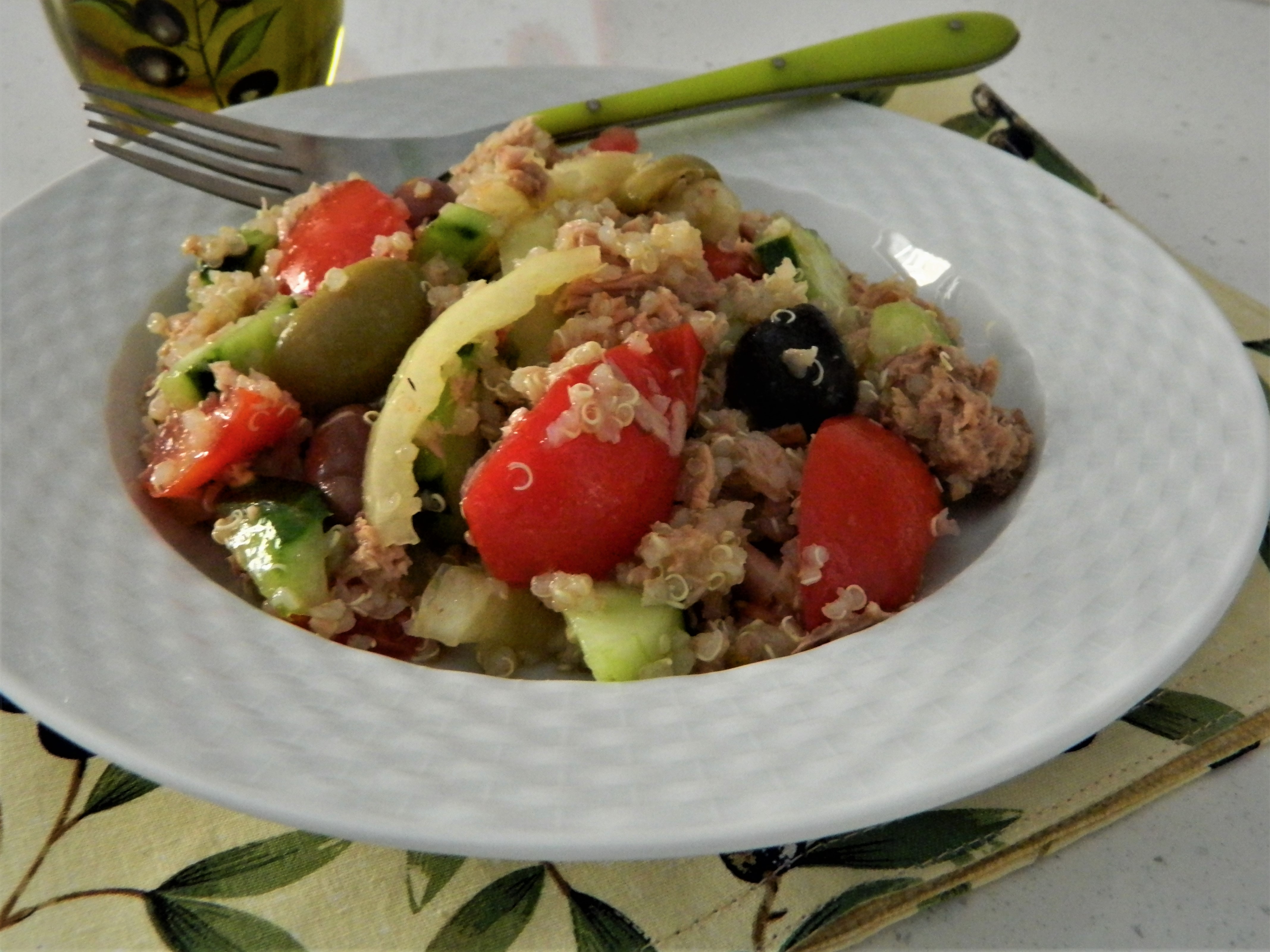 Salata de vara cu quinoa si ton