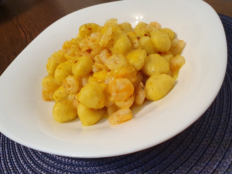 Gnocchi cu creveti in sos de portocale