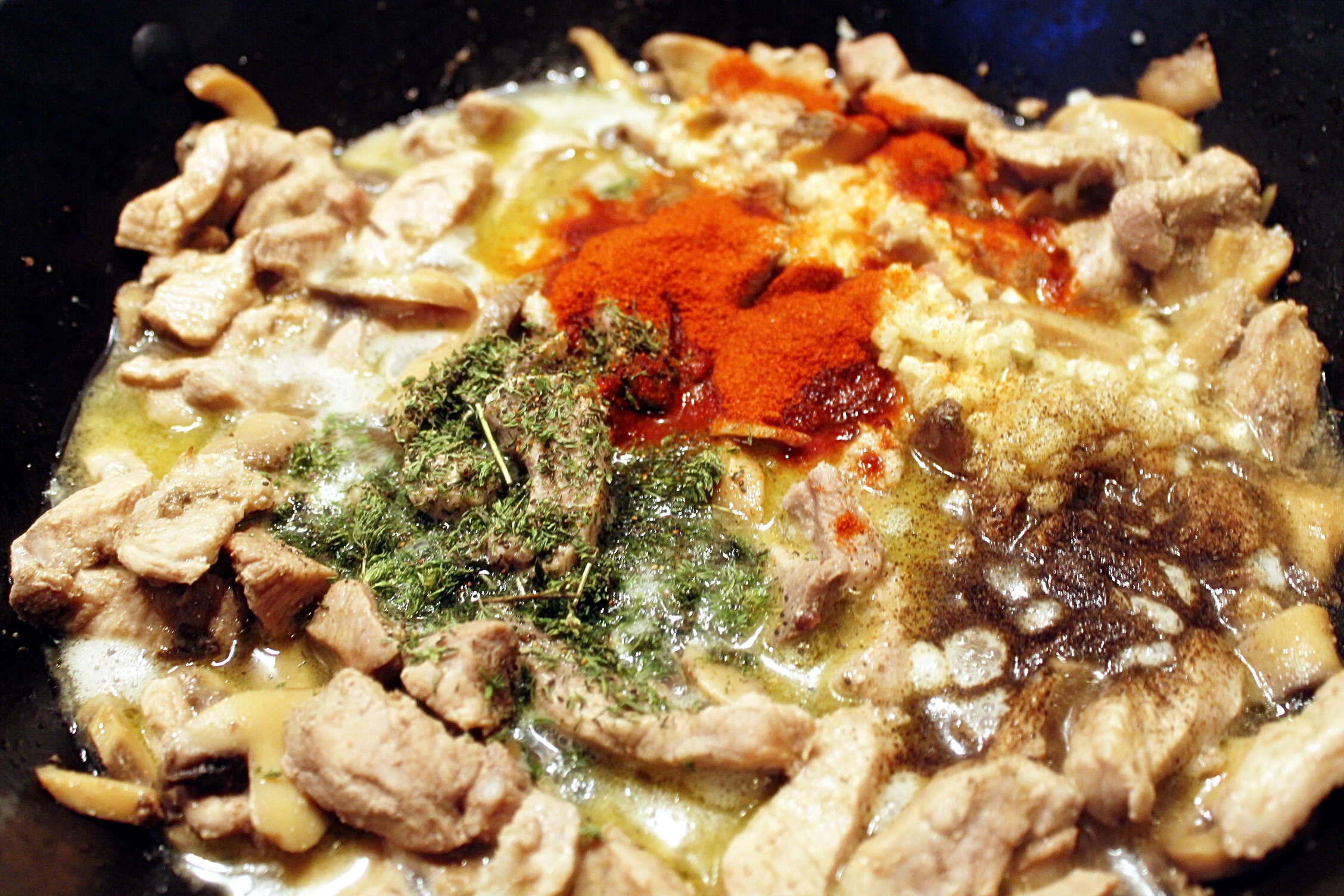 Stroganoff din carne de porc si ciuperci la slow cooker Crock Pot