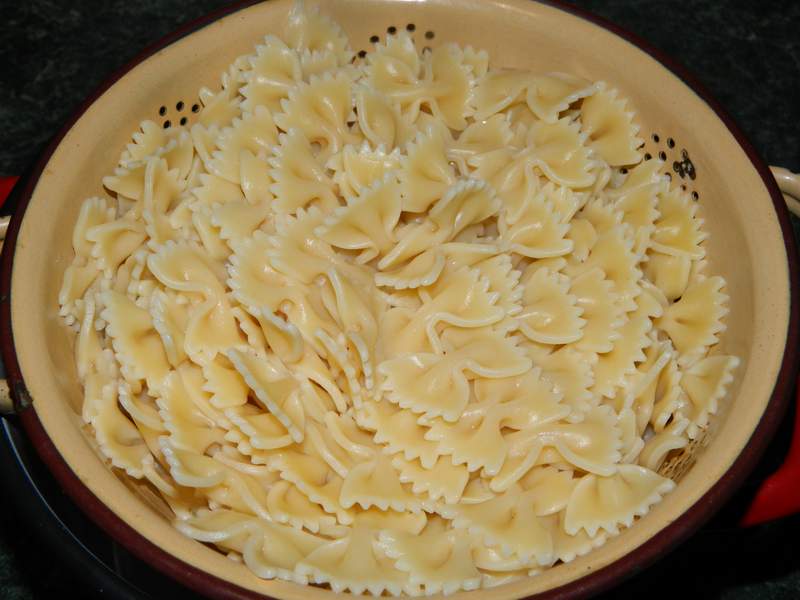 Farfalle cu biscuiti