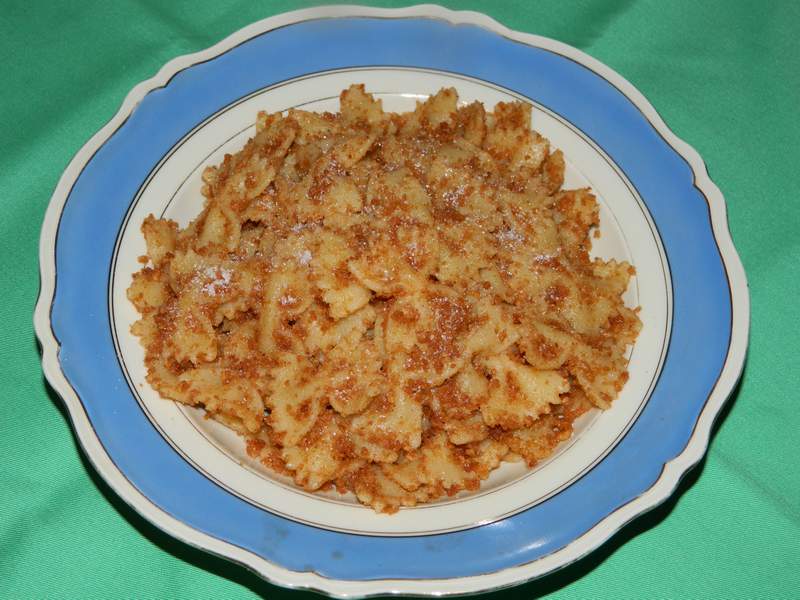 Farfalle cu biscuiti