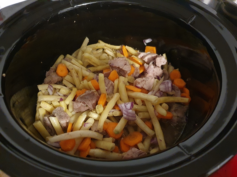 Fasole pastai cu carne de porc la slow cooker Crock Pot