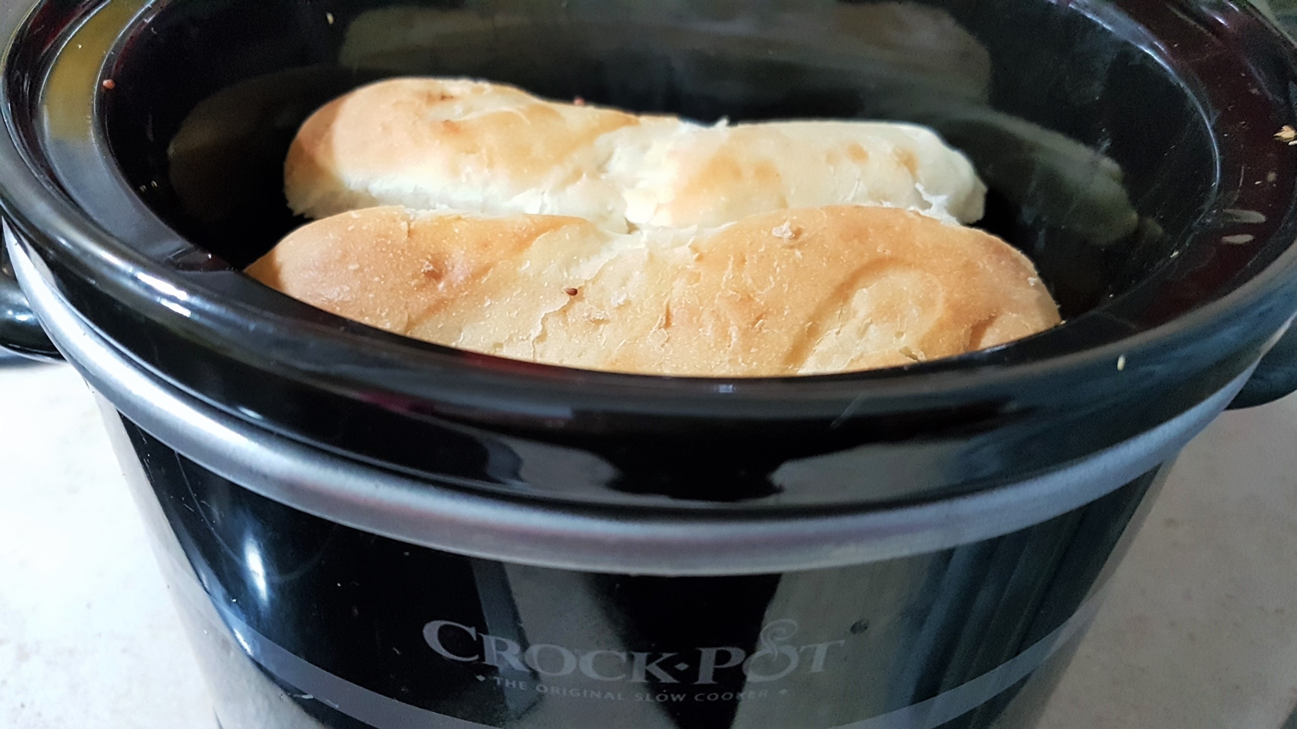 Sandwici cald cu cremvusti si Provaleta la slow cooker Crock Pot