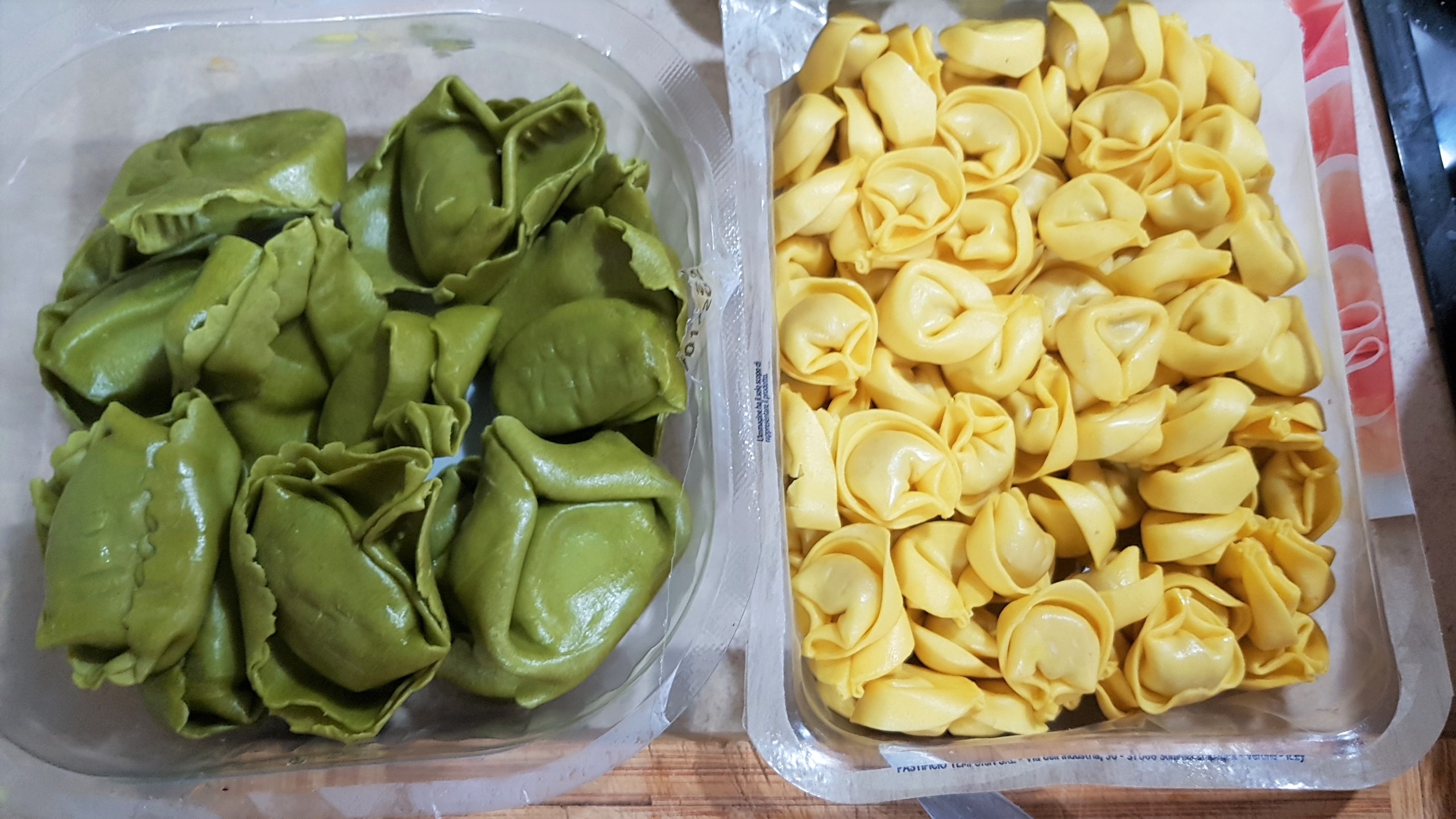 Salata calda cu pui si tortellini