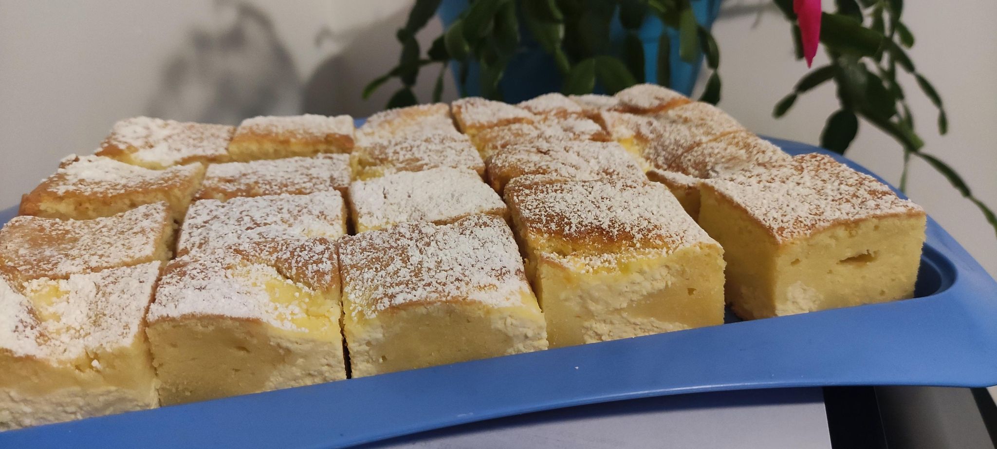 Reteta rapida si delicioasa de prajitura cu iaurt si branza dulce