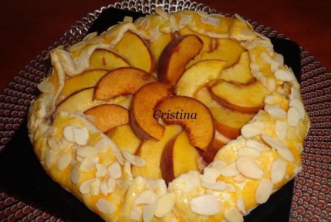 Desert crostata cu crema de vanilie si piersici