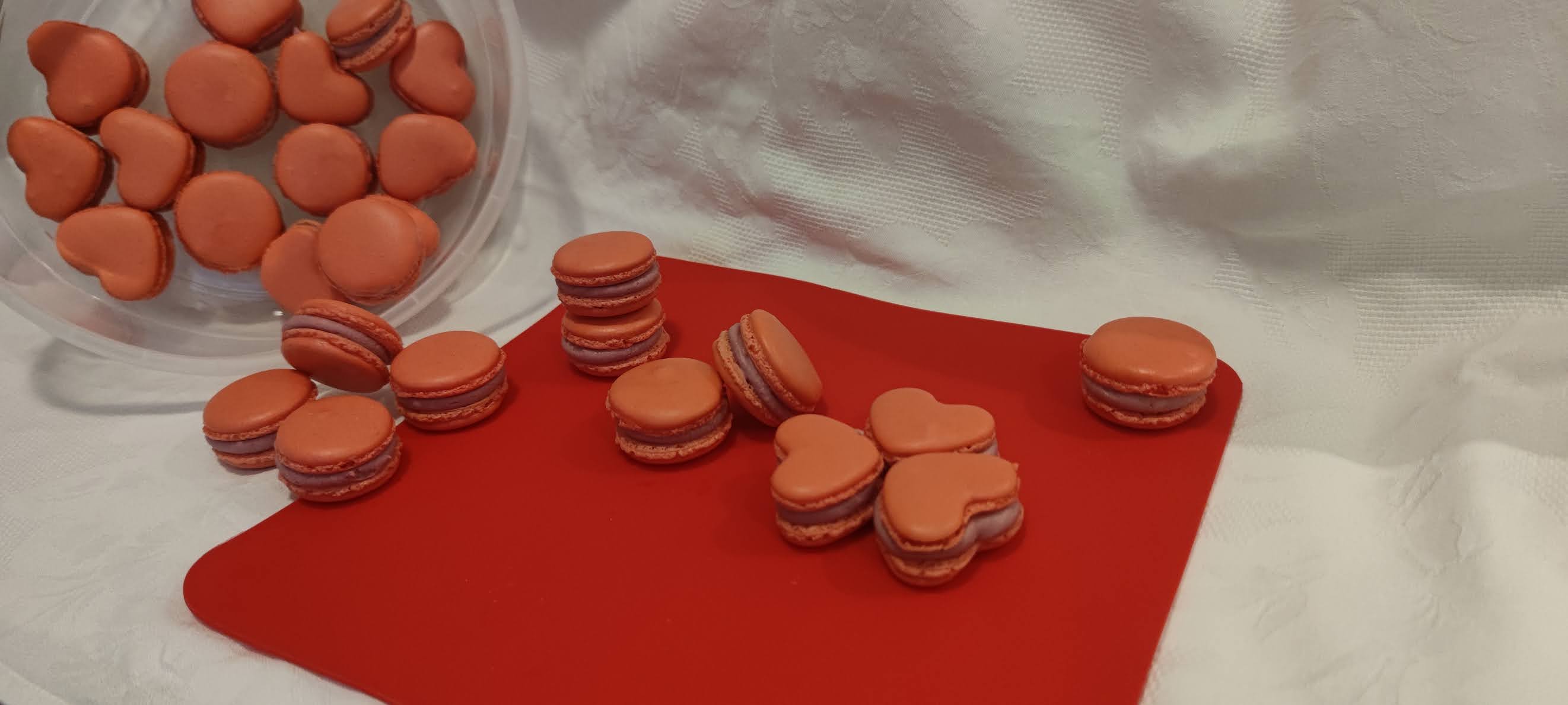 Desert macarons cu ganache de zmeura