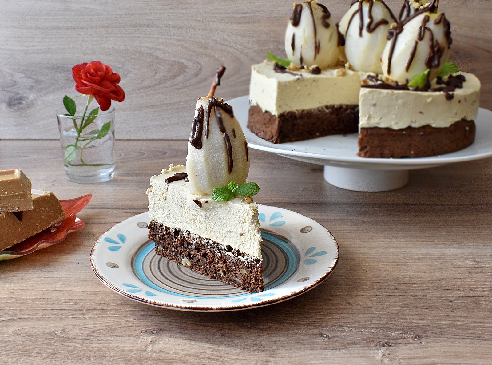 Desert tort cu pere, nuci si crema caramel