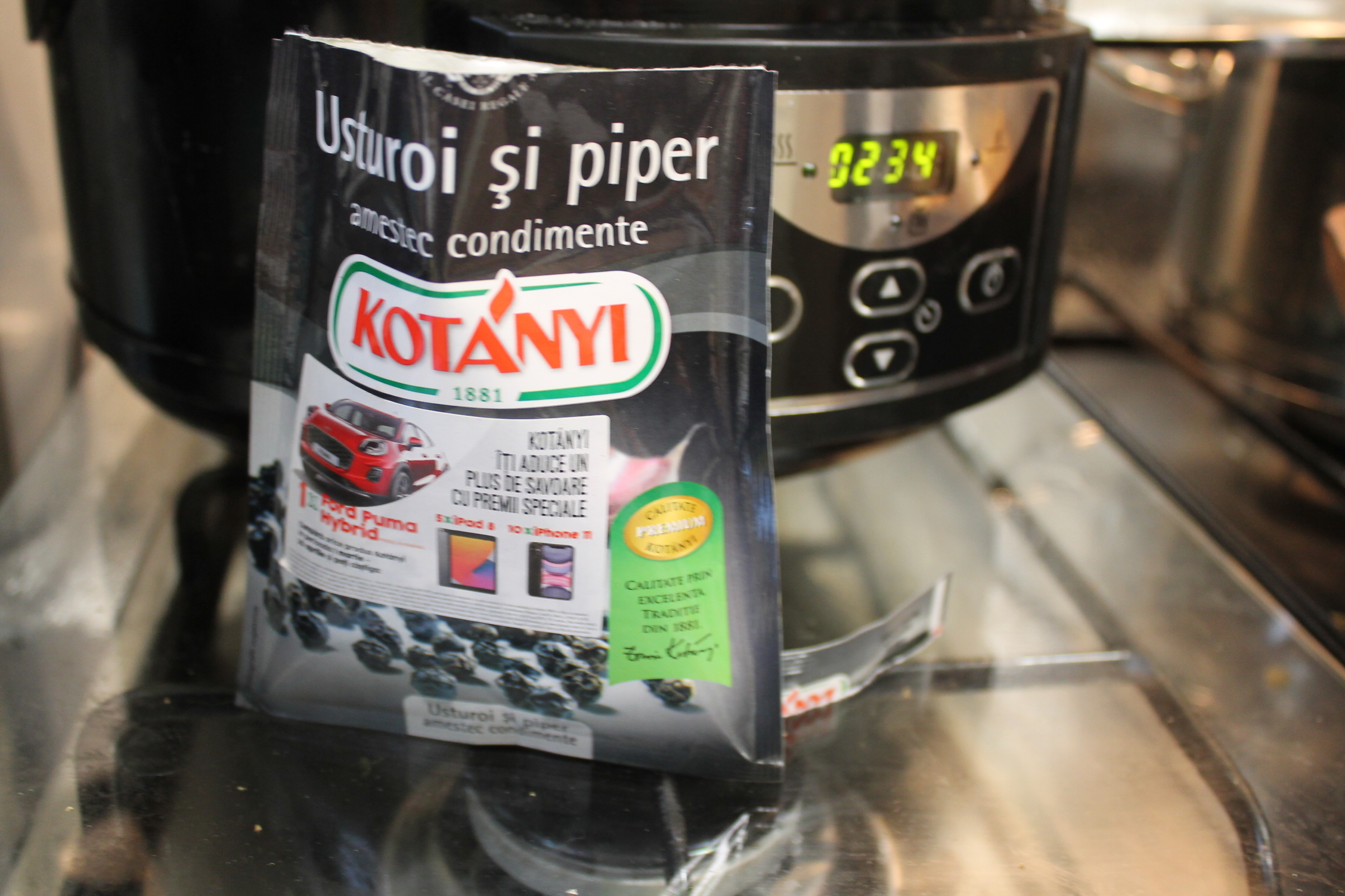 Tocanita din carne de curcan, pui si porc, la slow cooker Crock Pot