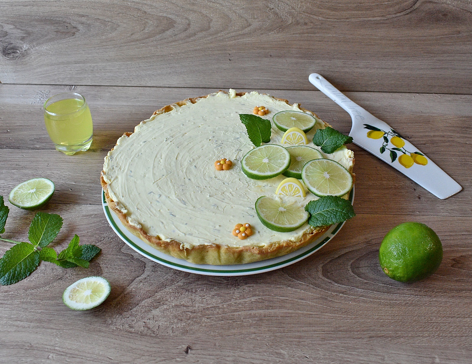 Desert tarta cu crema lime si caramel