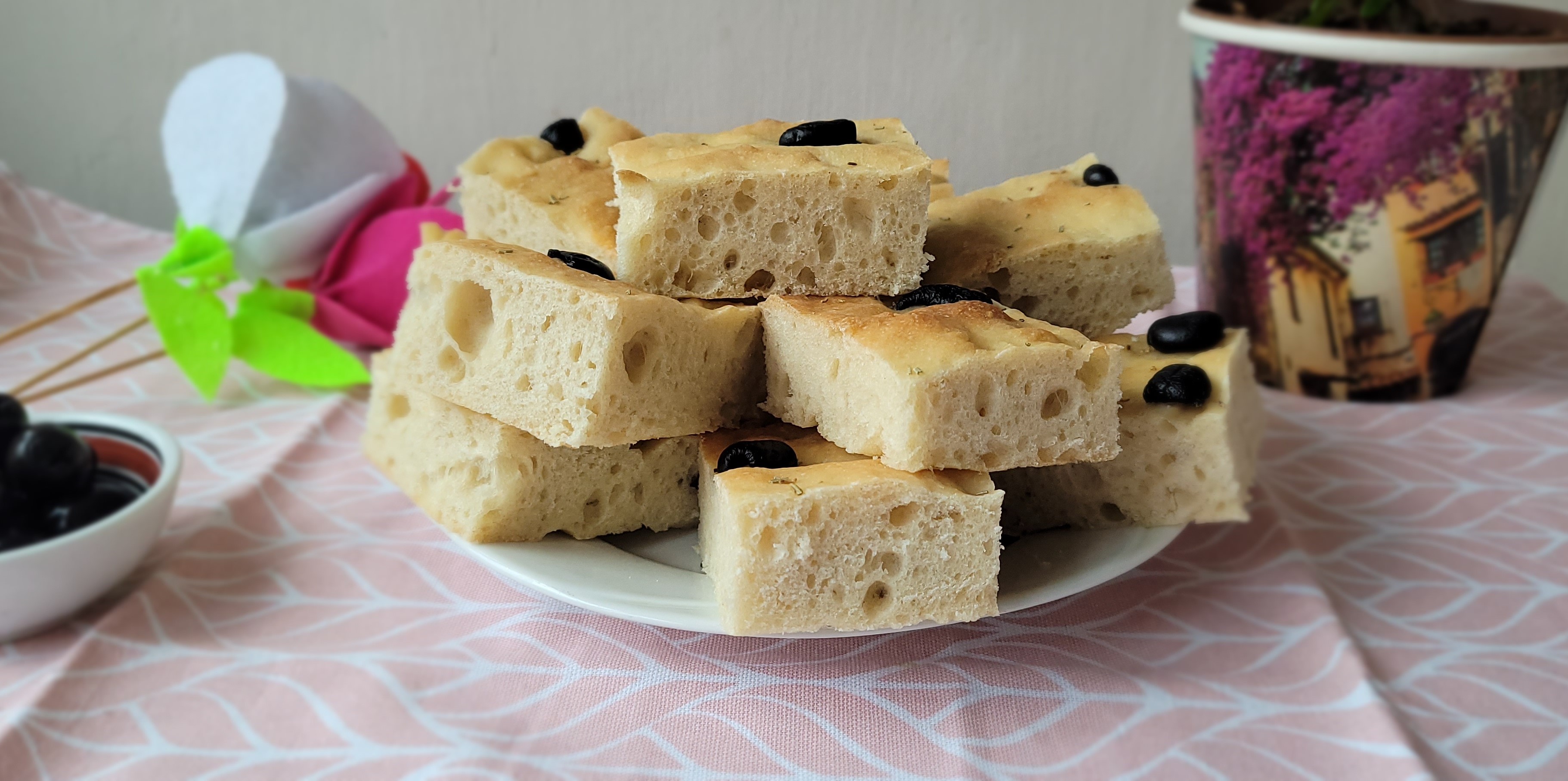 Focaccia cu masline negre