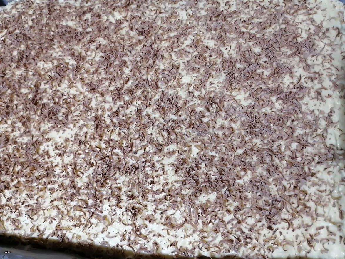 Desert prajitura cu blat din cocos si crema de vanilie