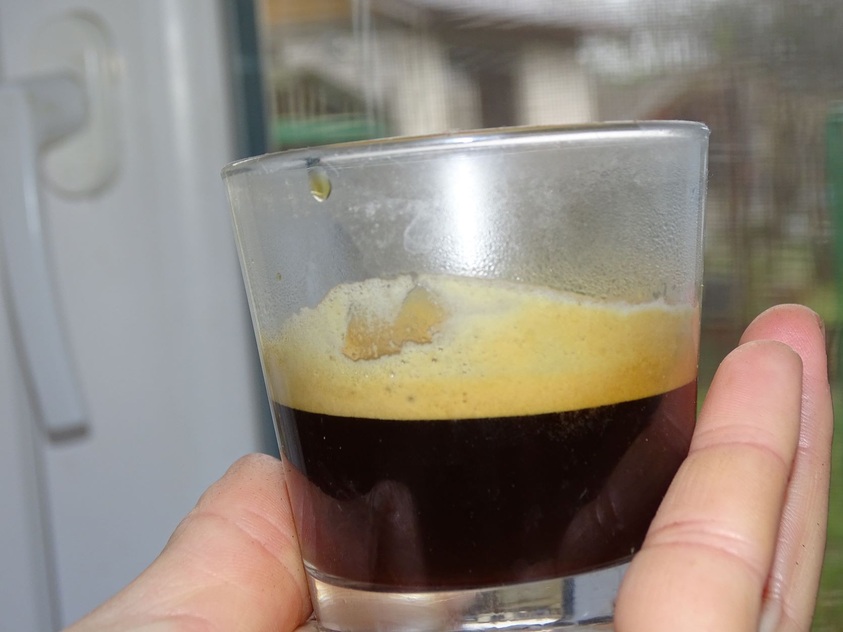 Reteta de prajitura cu blat de bezea si mousse de ciocolata alba si cafea espresso