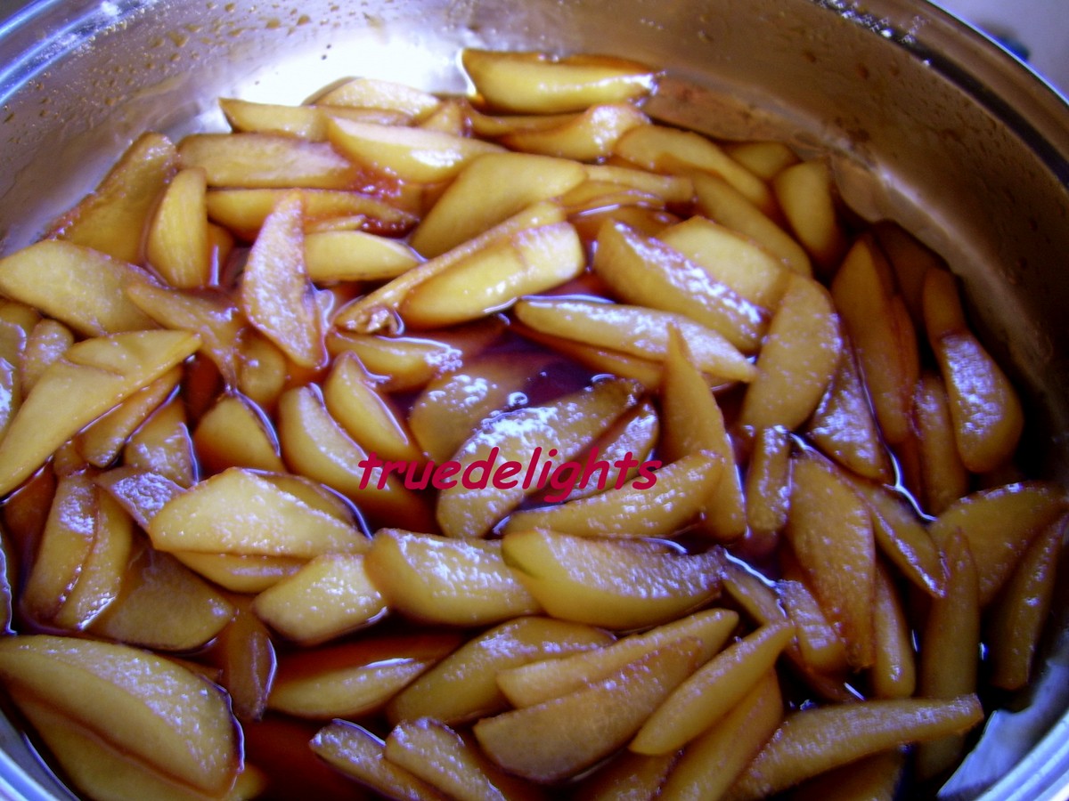 Pere caramelizate cu frisca