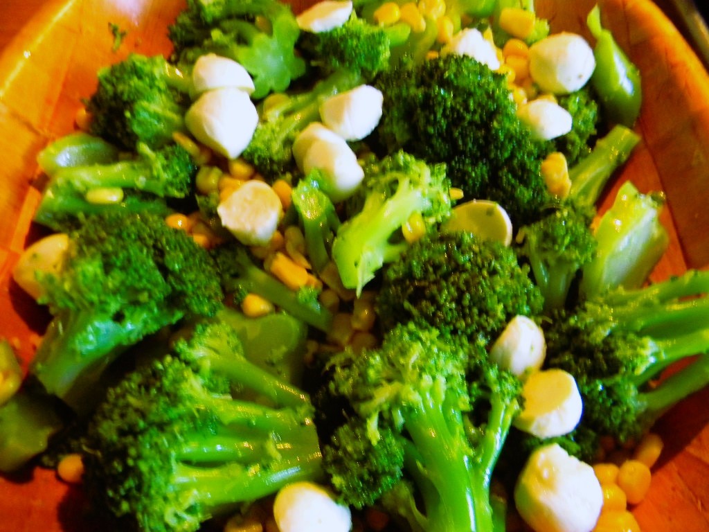 Reteta de salata broccoli cu mozzarella