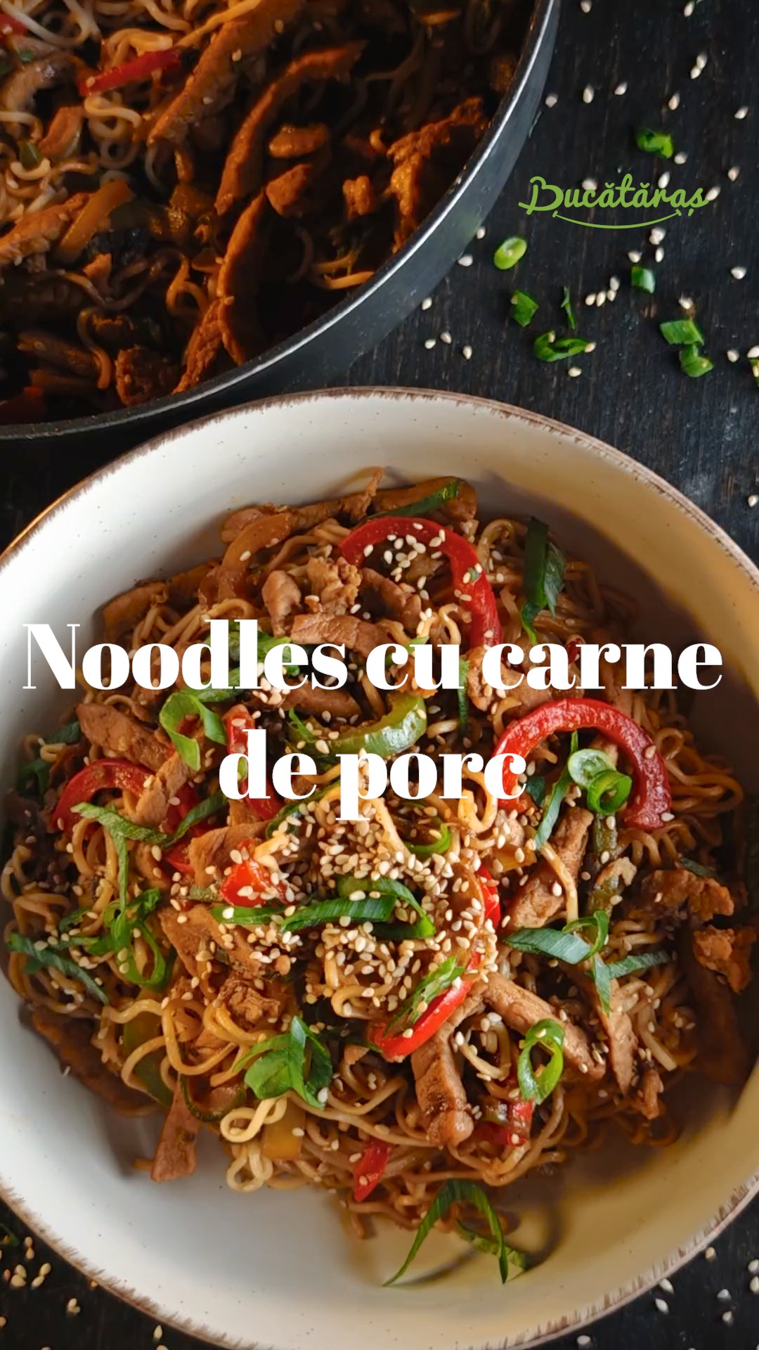 Noodles cu porc și legume – Rețeta savuroasă și rapidă