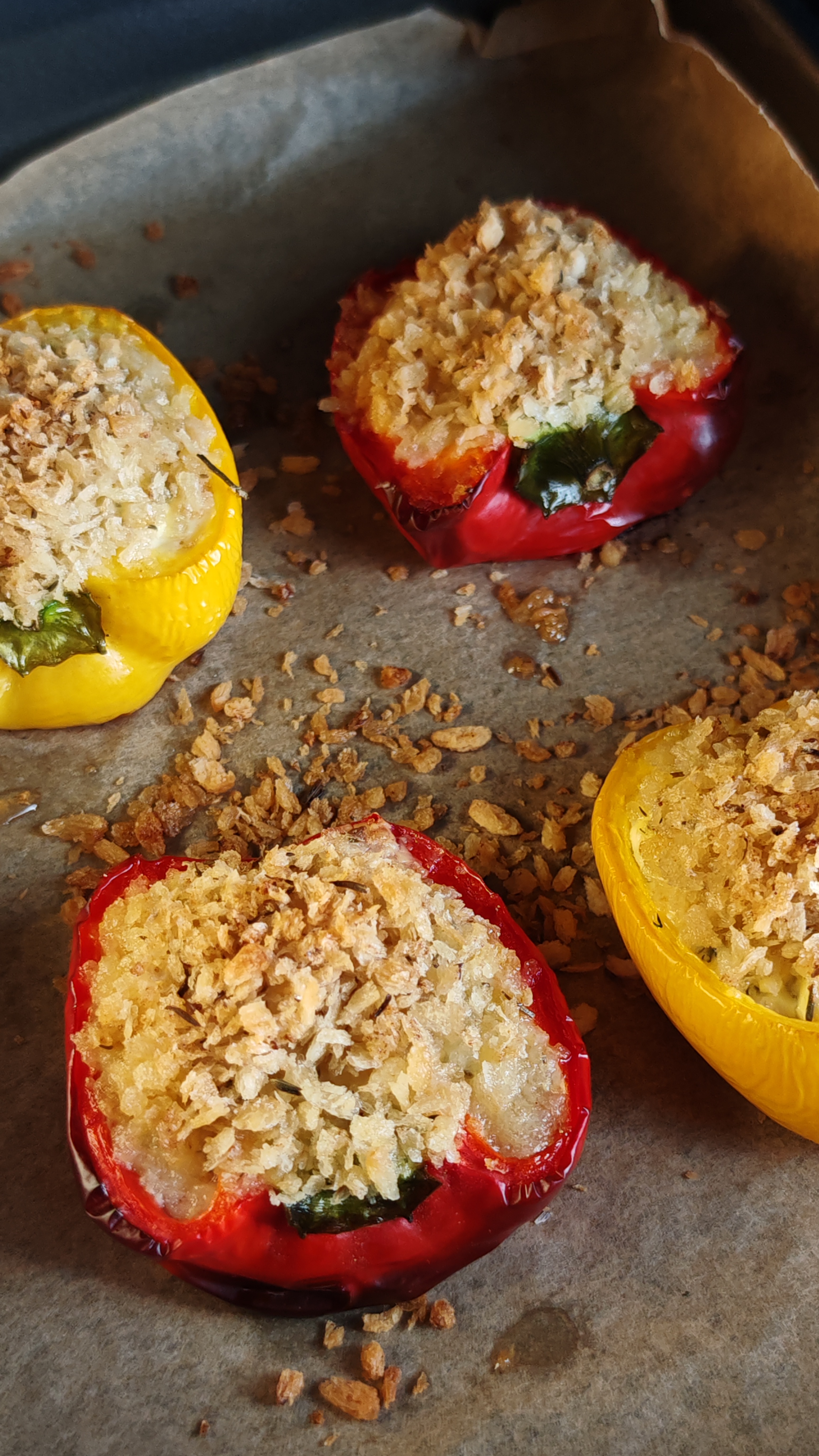 Ardei umpluți cu brânză, la cuptor - Rețeta simplă, rapidă și gustoasă