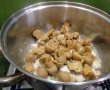 Ciulama din piept de pui, cu ciupercuțe și smântână - Gustoasă si rapidă-6
