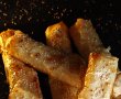 Rulouri picante cu brânză și miere - Gustarea inedită și delicioasă-1
