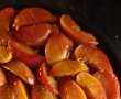 Prăjitură răsturnată cu piersici caramelizate - Rețeta delicioasă de vară-2