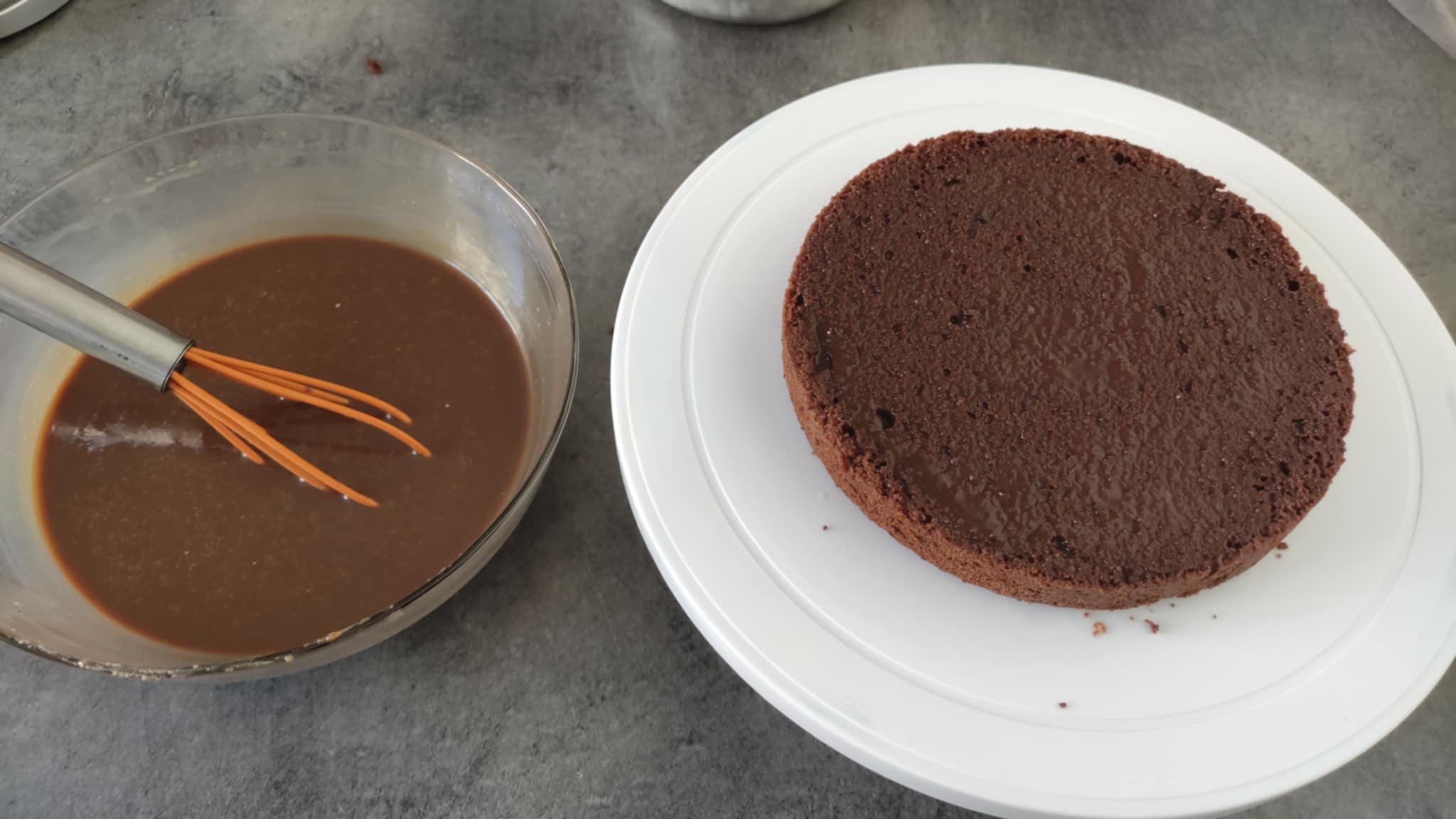 Tort cu lichior, cafea si jeleu de afine - Reteta delicioasa