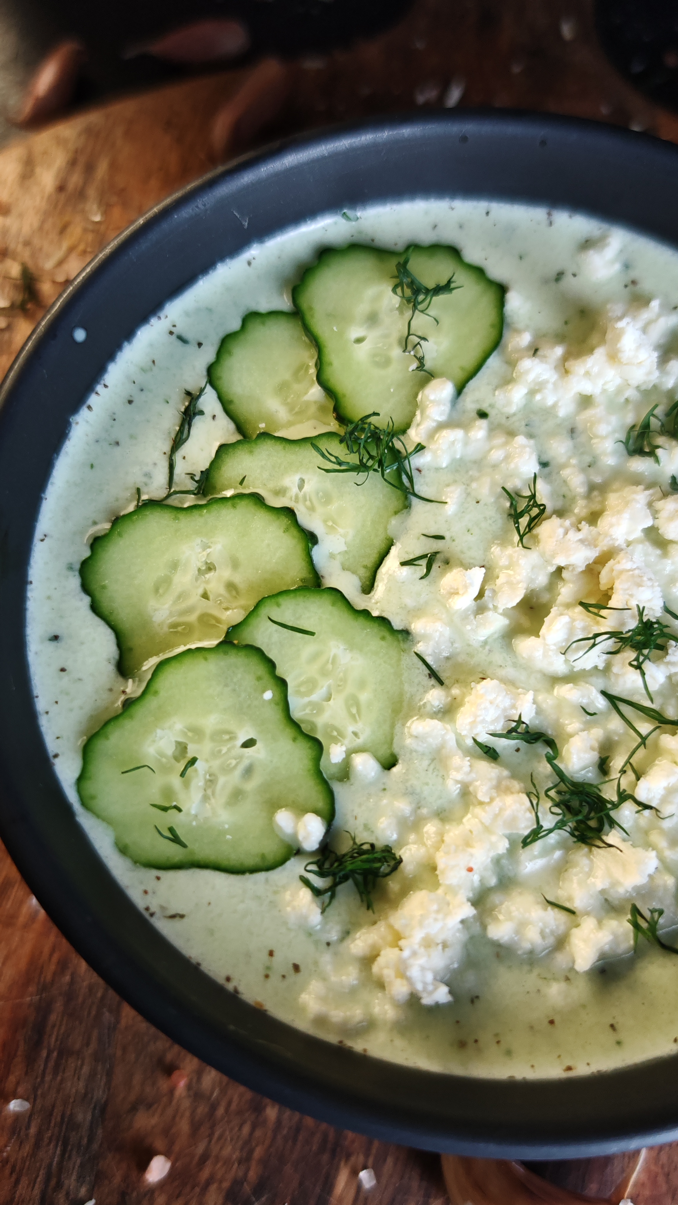 Supă rece de castraveți - Răcoritoare și plină de savoare