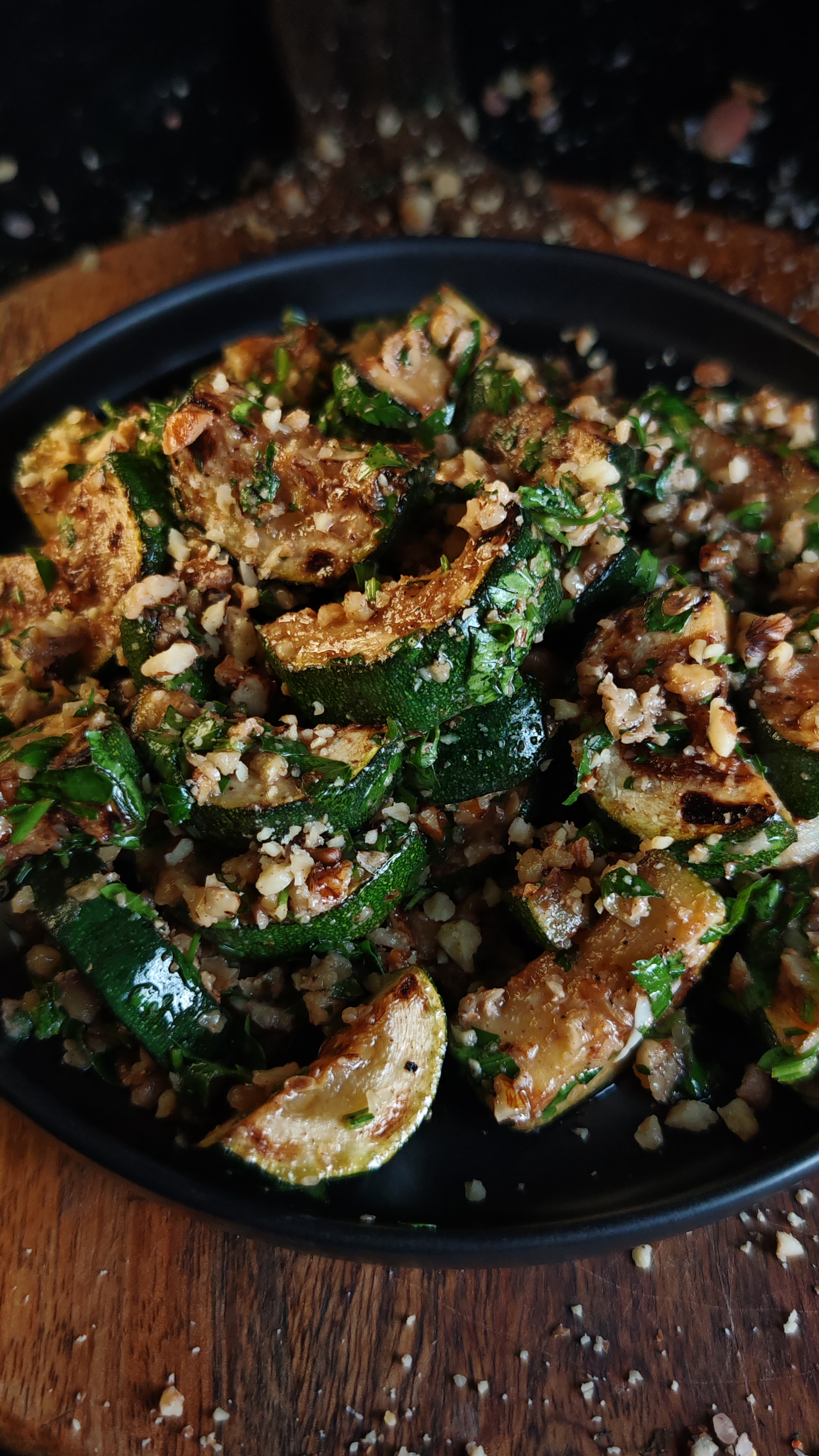 Salată de dovlecei cu nuci - Rețeta simplă și savuroasă