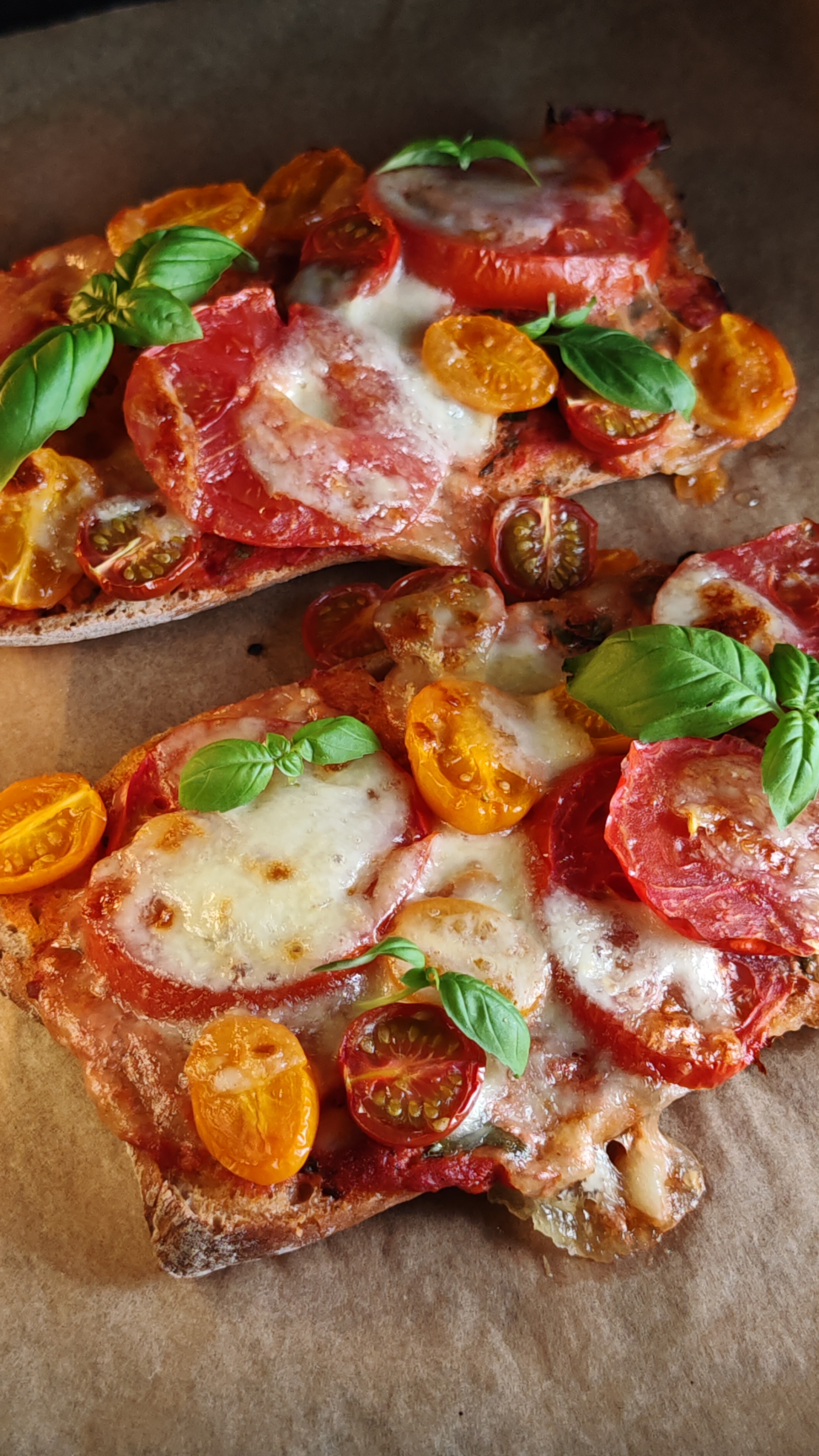 Bruschete cu roșii și mozzarella - Rapide și delicioase