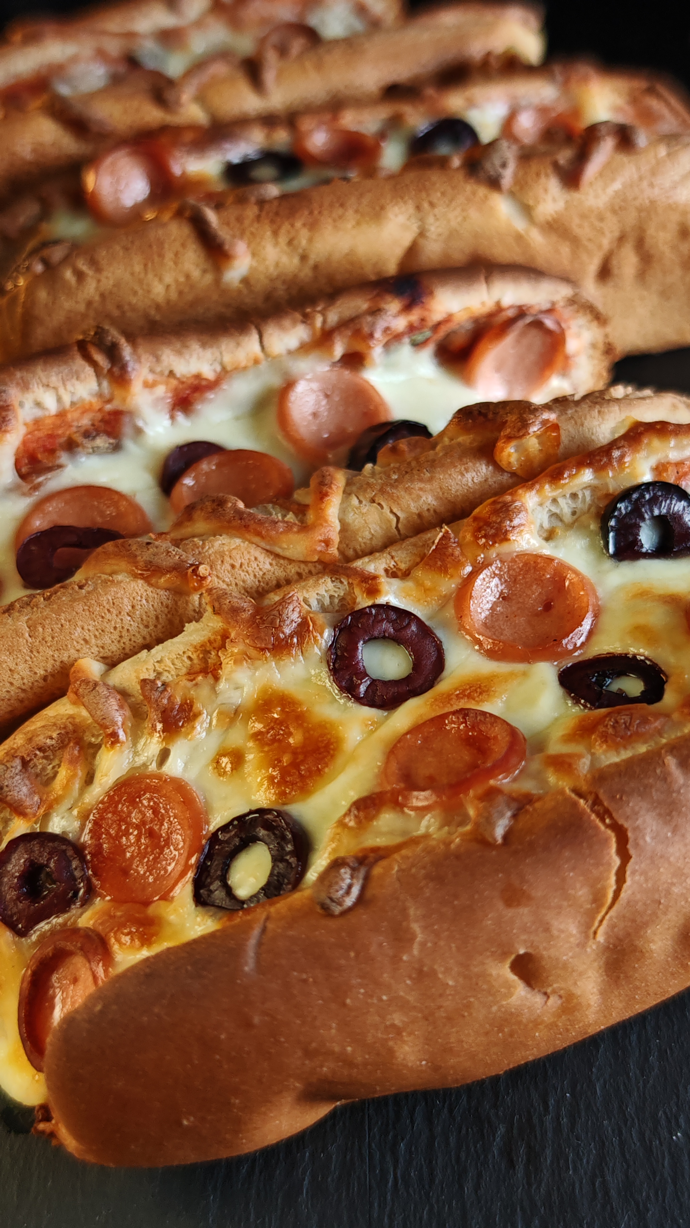 Hotdog pizza - Cea mai savuroasă combinație de fast food la tine acasă