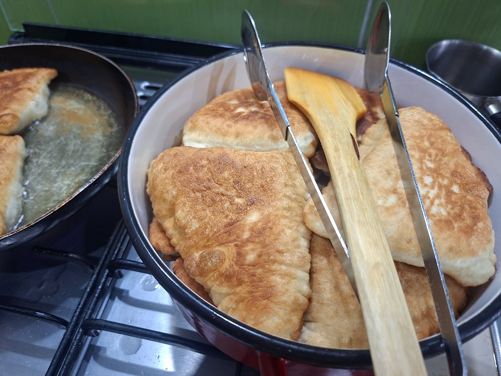 Plăcințele cu cartofi, la tigaie - Reteta gustoasa de post