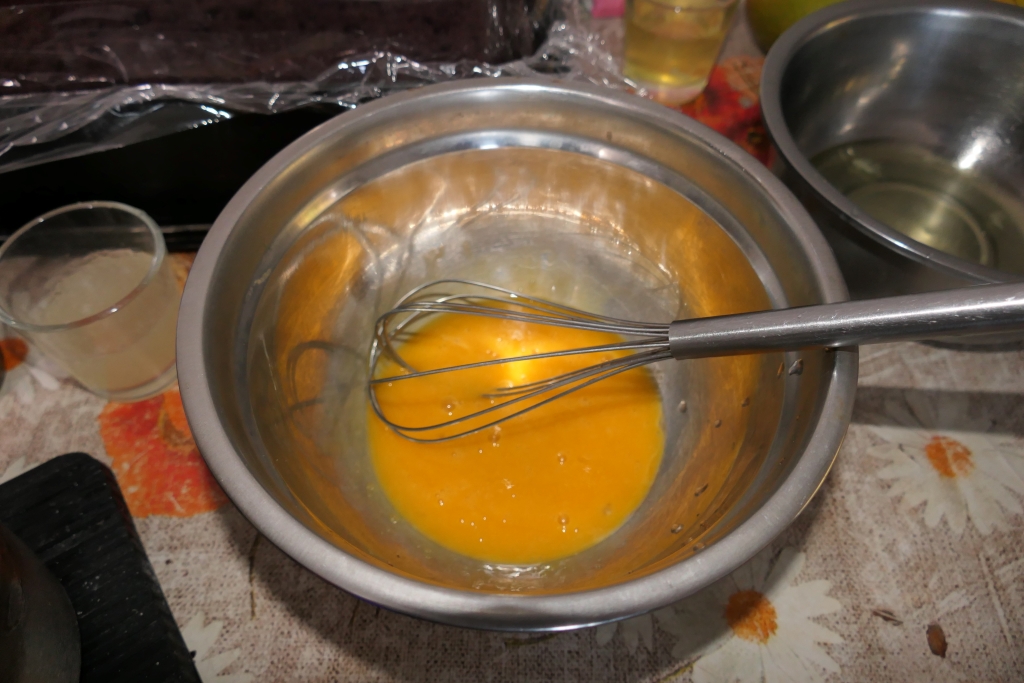 Prajitura cu mango si pralina cu alune de padure