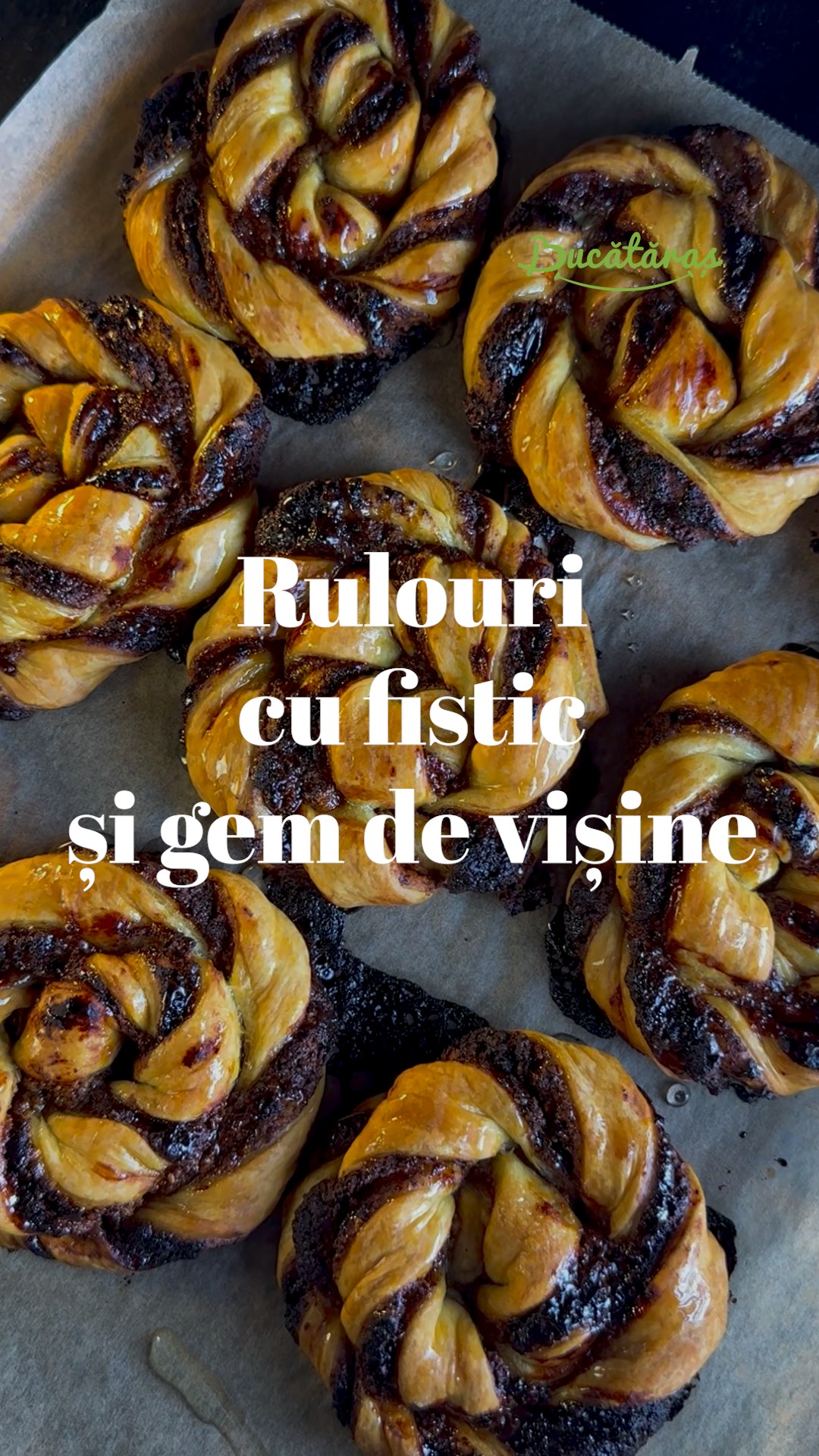 Rulouri cu fistic și gem de vișine - Delicioase și ușor de făcut