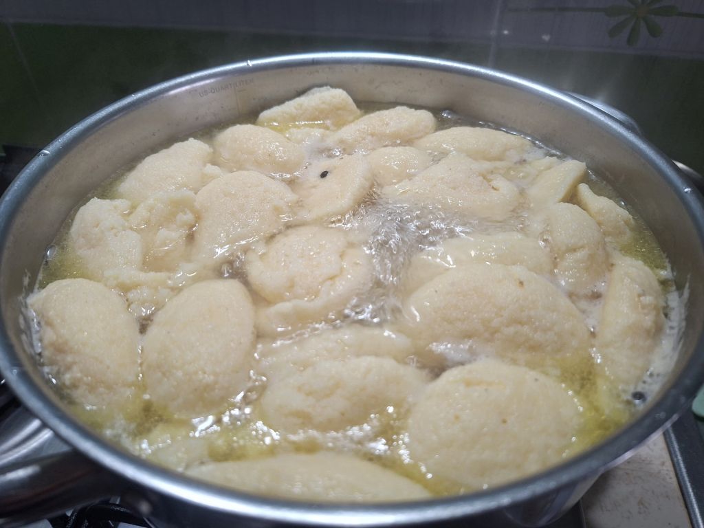 Supa de pui cu galuste de gris – Buna ca la mama acasa