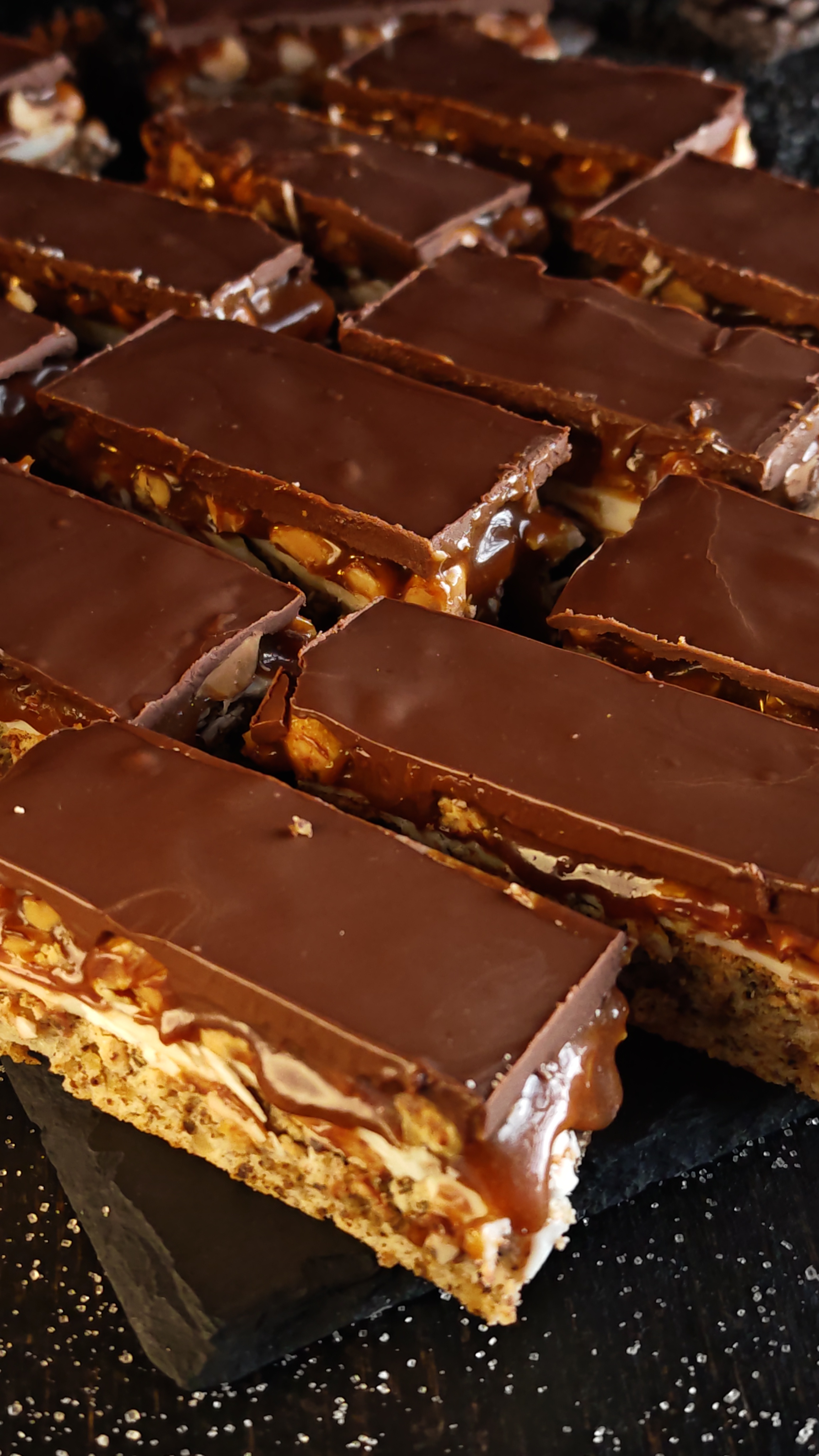 Prăjitura Snickers - Rețeta delicioasă de casă