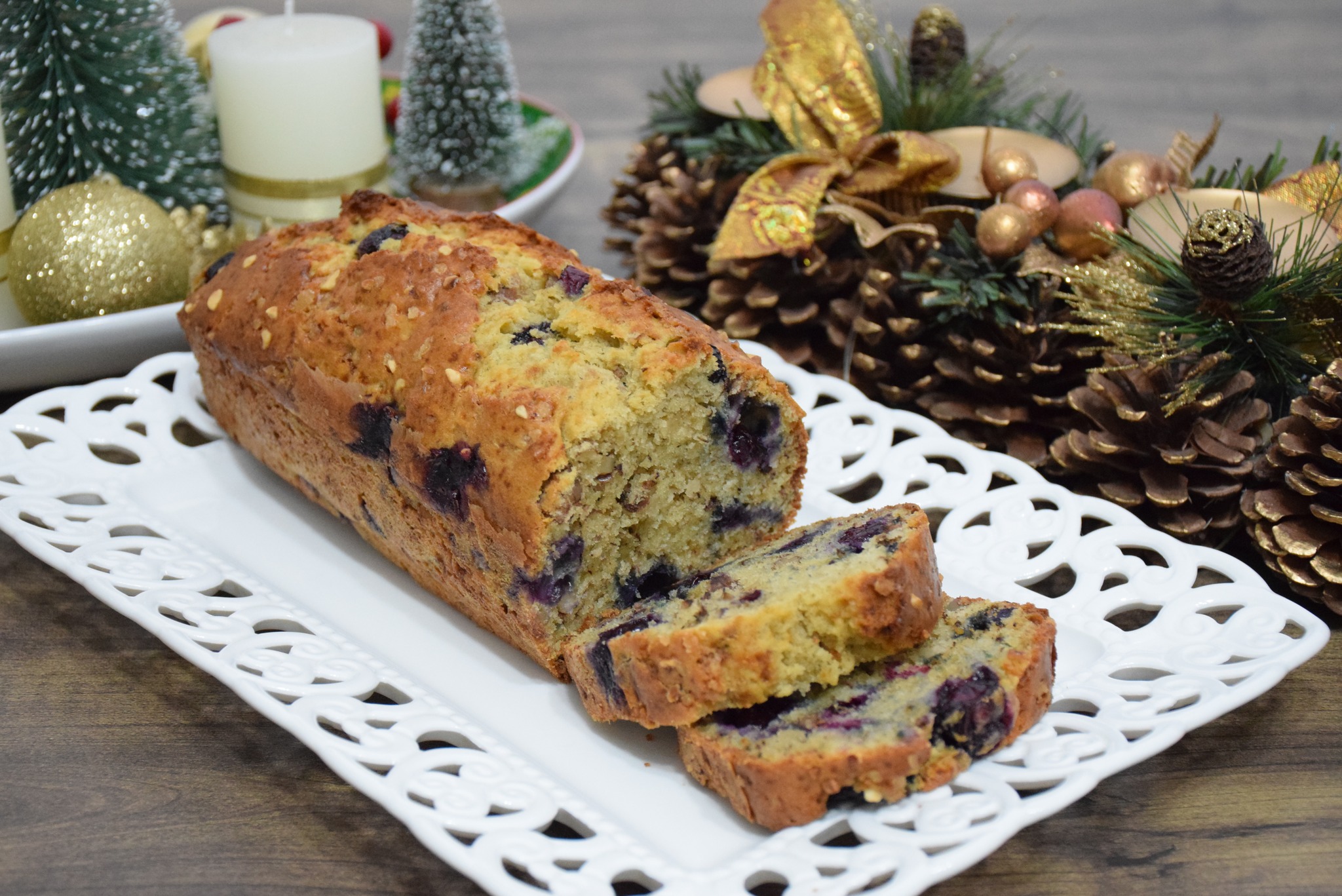 Banana bread cu afine si nuci