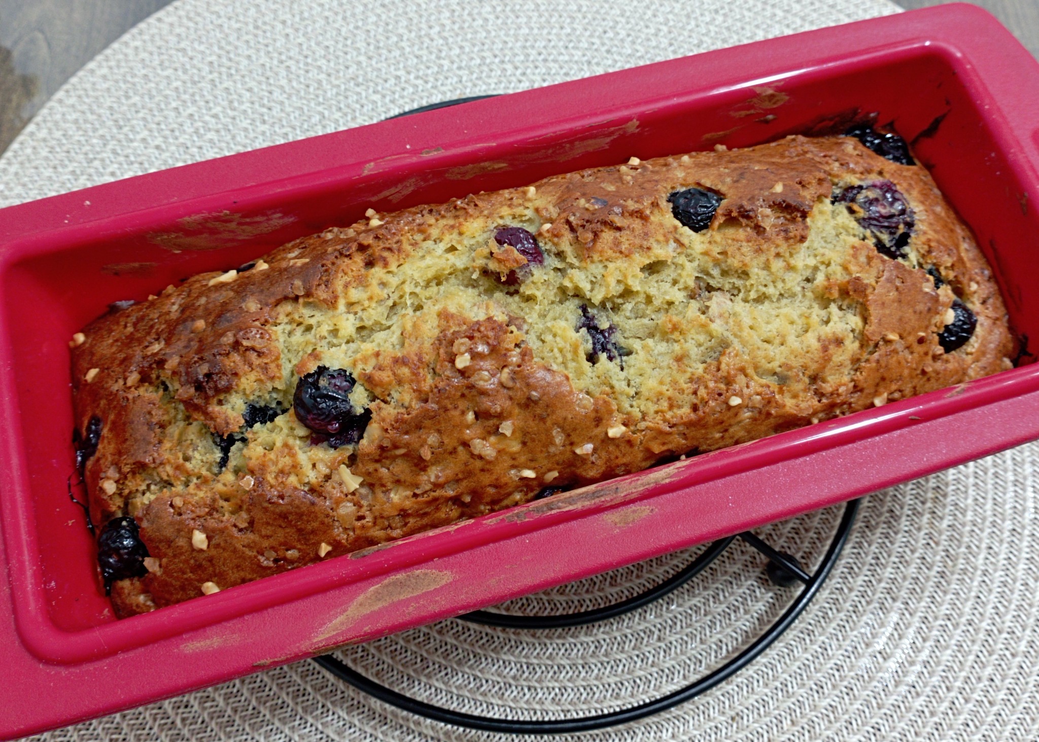 Banana bread cu afine si nuci